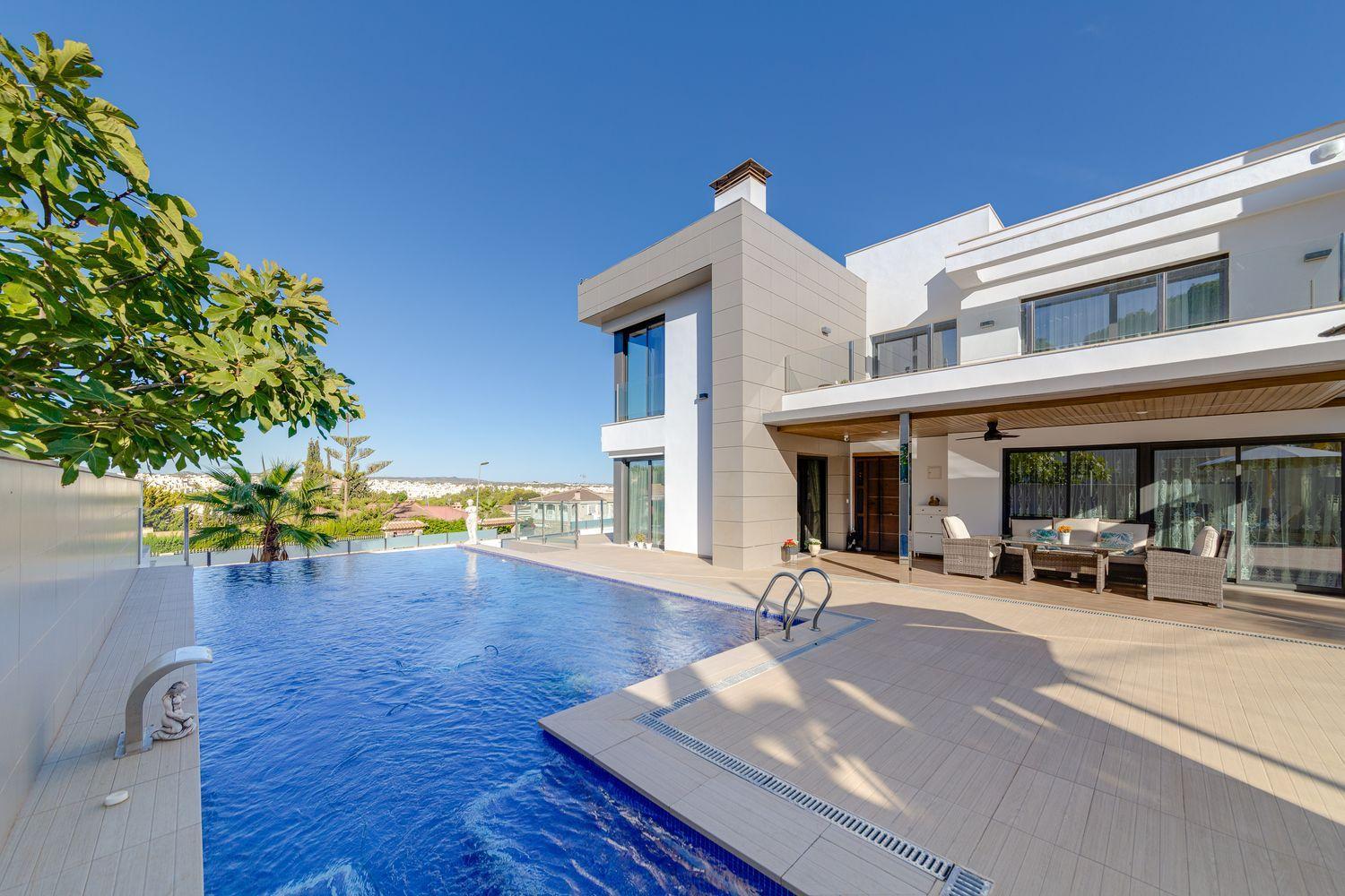 Villa – Torrevieja – 1275000 EUR