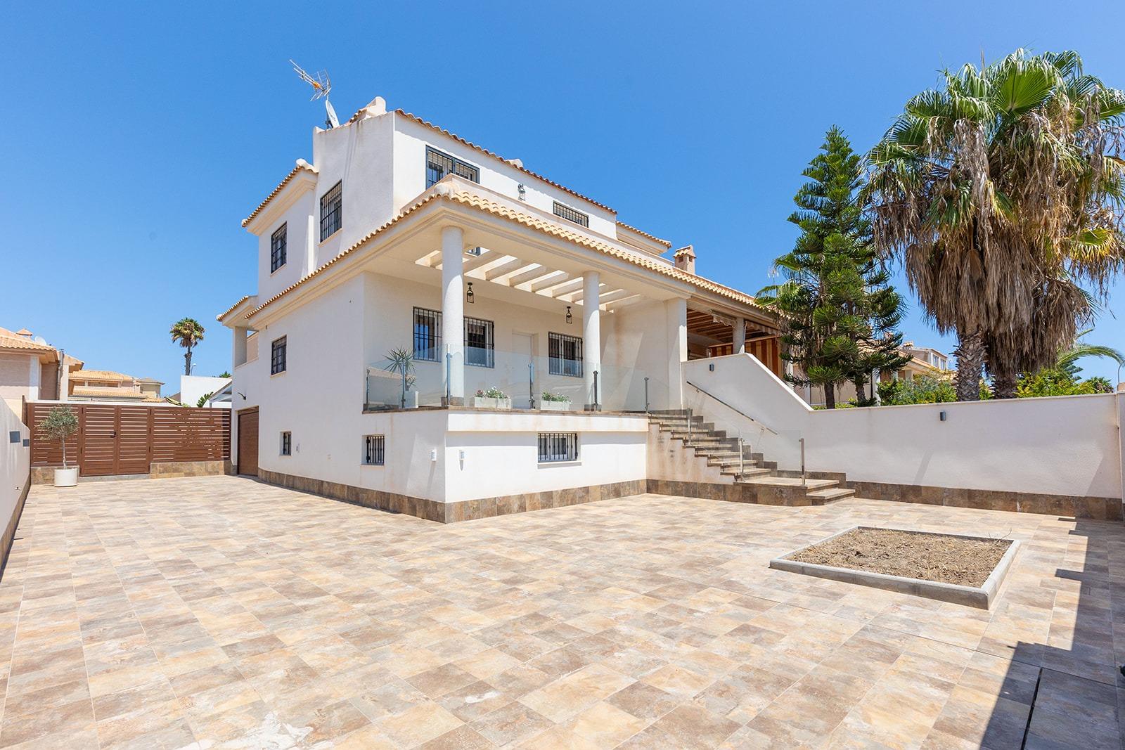 Villa – Torrevieja – 549000 EUR